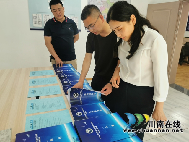 泸县副县长甘露到泸县云龙镇指导禁毒工作(图2)