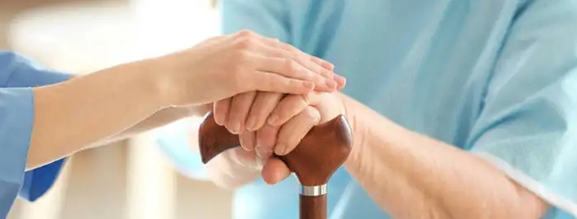 白血病遇上“熊猫血”，泸州大爷生命垂危……