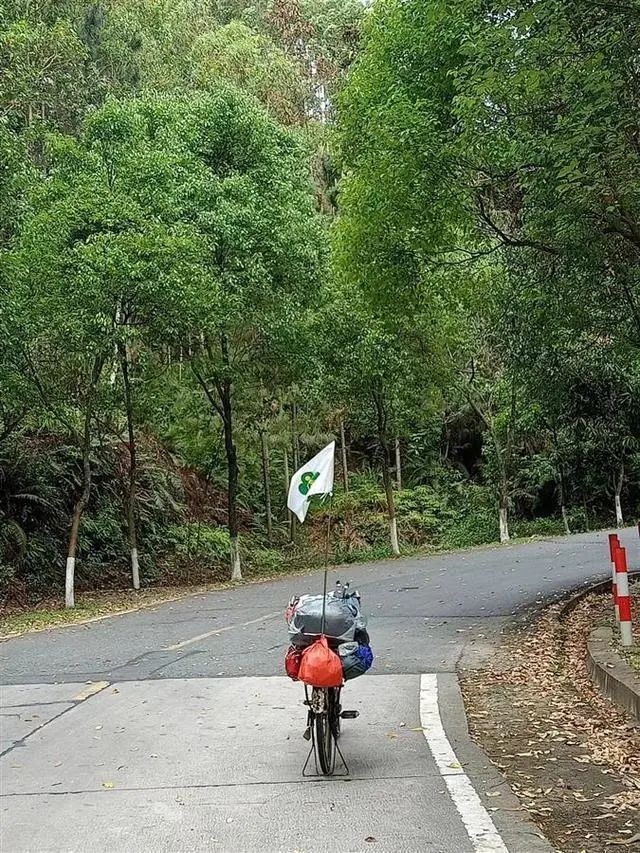 火了！泸州爸爸“单骑走千里”从福建回乡，只为儿子中考加油
