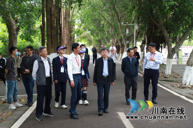 泸州市决策咨询委员会调研泸县教育发展(图2) 贺4.jpg