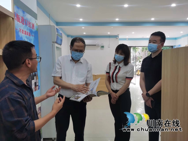 四川省侨联副主席徐永明为古蔺·青田侨乡进口商品城“把脉问诊”(图2) 微信图片_20220429092209.jpg
