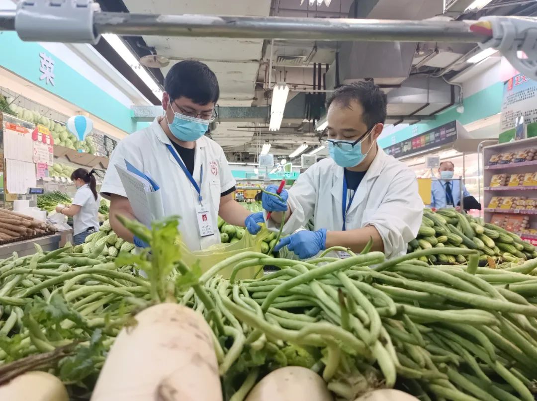 节前食品快检进市场,抽检白菜、香梨等53批次蔬菜、水果......(图2) 2.jpg