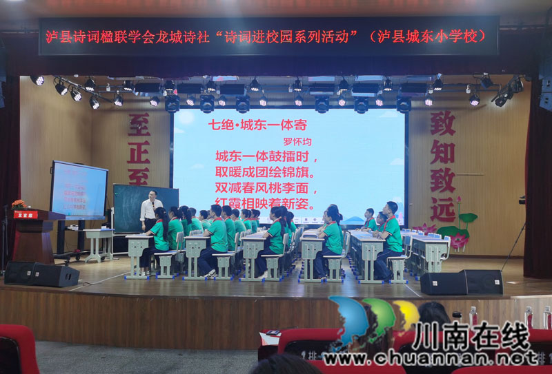 罗怀均老师上课（范世彬摄）.jpg