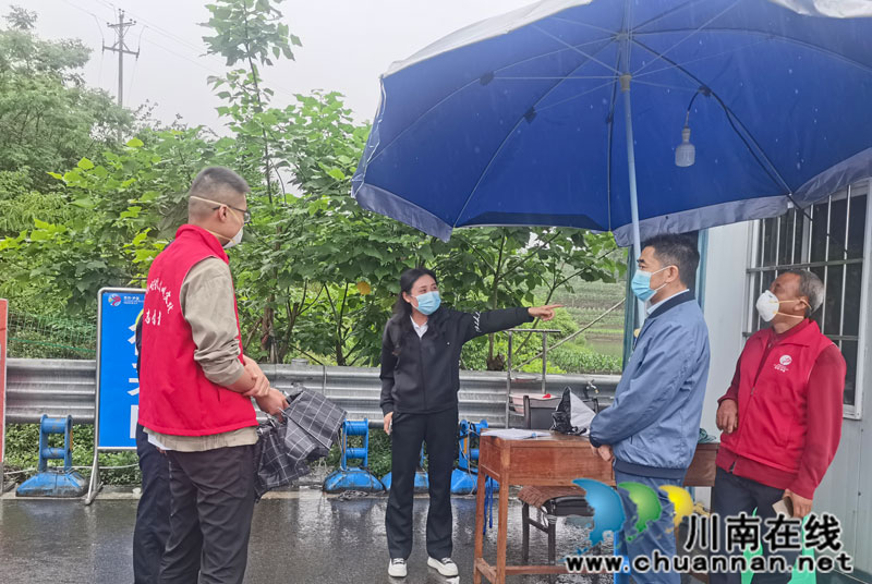 泸县副县长甘露到云龙镇督导疫情防控、安全生产工作(图2) 2.jpg