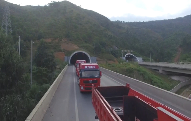 助力“电动宜宾”!五百辆新能源重卡落户宜宾(图3) 卡车3.jpg