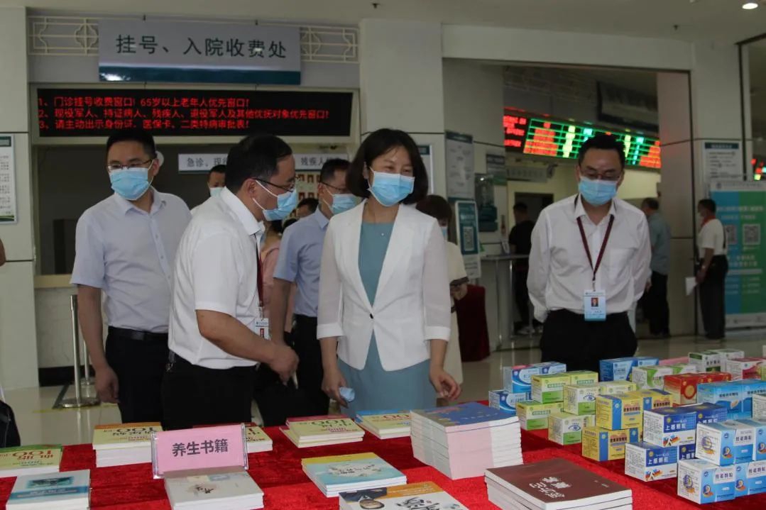 泸州市卫健委主任曾妍调研西南医大中医院、泸州市人医