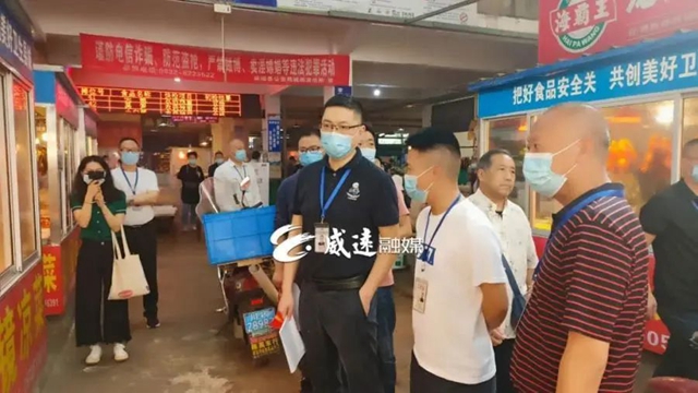 未戴口罩和手套!内江这里两家卤菜摊被责令停业整顿(图3) 菜3.jpg