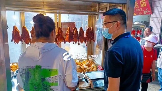 未戴口罩和手套!内江这里两家卤菜摊被责令停业整顿(图4) 菜4.jpg