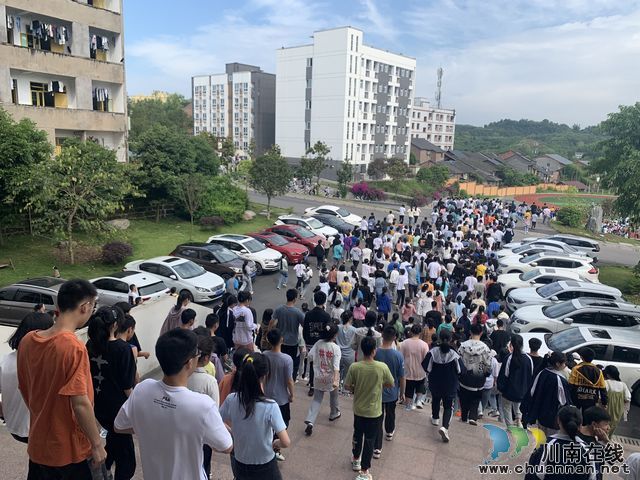 纳溪护国中学开展防灾减灾安全应急疏散演练(图4) nEO_IMG_2.jpg