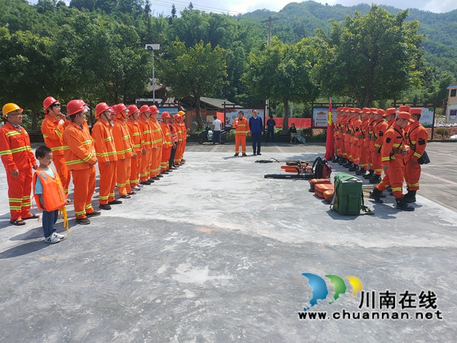 叙永县向林镇:防范森林火灾,共筑平安向林(图2) 森林防灭火演练.jpg