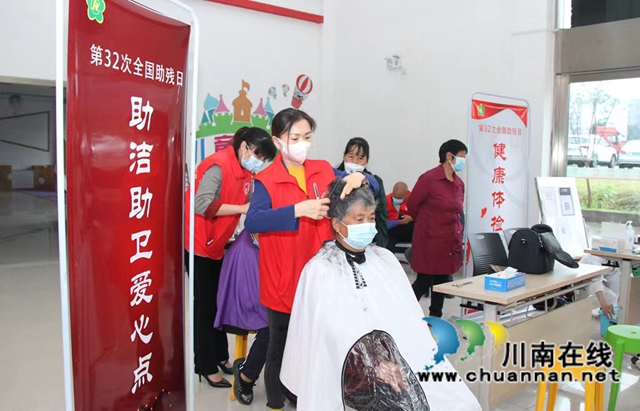 泸州举行“促进残疾人就业,保障残疾人合法权益”主题公益活动(图2) 2.jpg