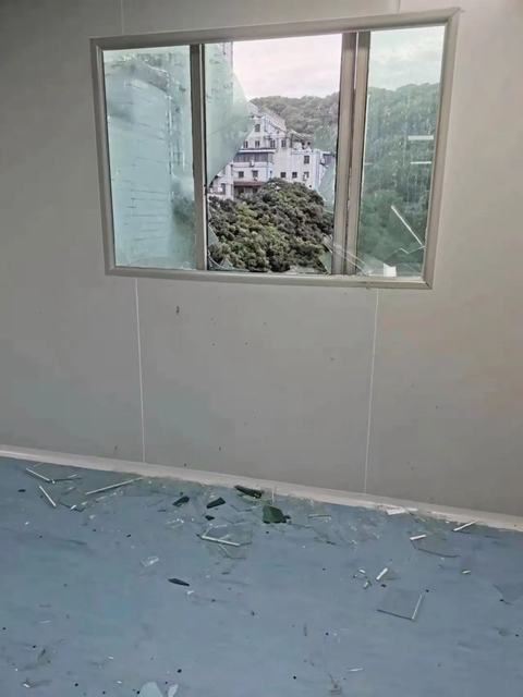 惊险!病房有人打破窗玻璃往外跳?危急时刻……(图3) 跳3.jpg