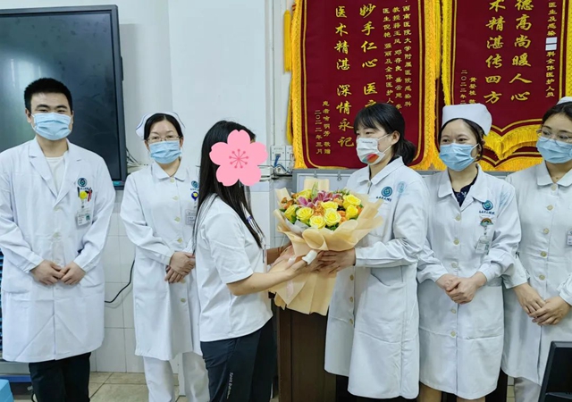 惊险!病房有人打破窗玻璃往外跳?危急时刻……(图7) 跳7.jpg