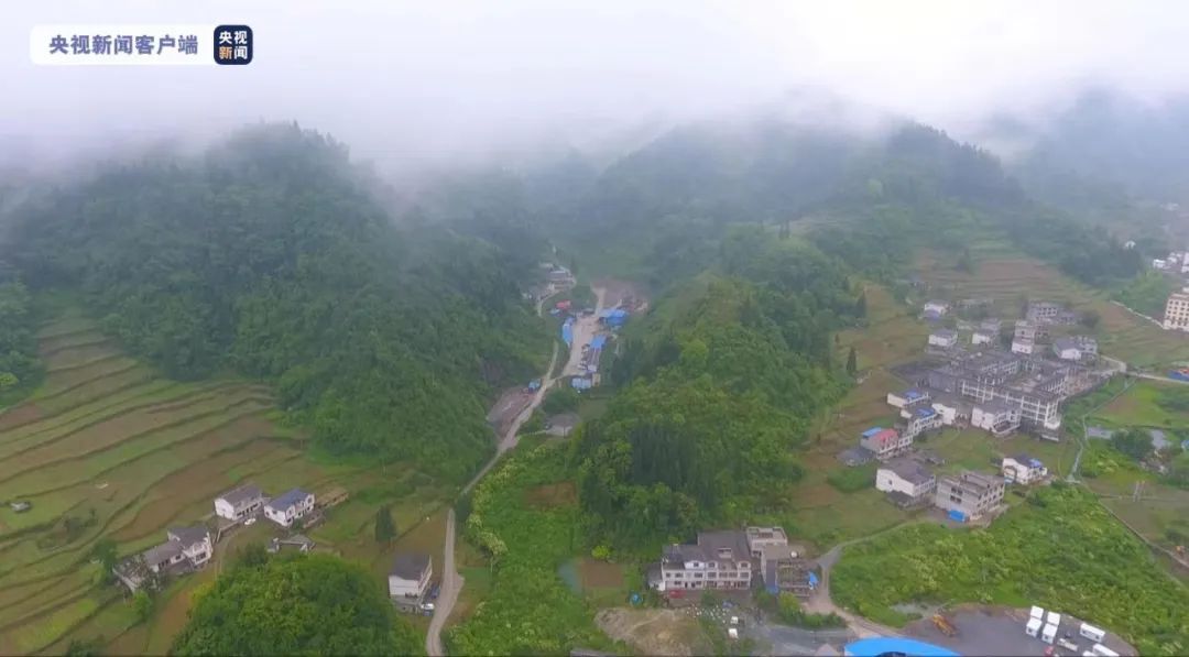 新进展!叙毕铁路川滇段最长隧道顺利贯通(图1) 1.jpg