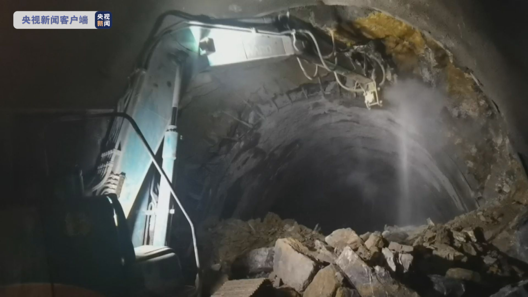 新进展!叙毕铁路川滇段最长隧道顺利贯通(图3) 2.png