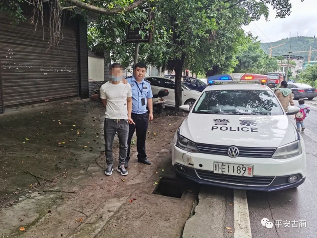 古蔺：这名男子太疯狂，冲卡+撞警车+逃逸！