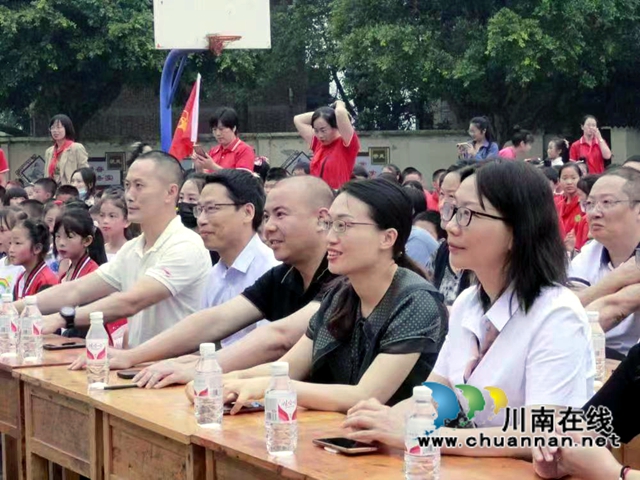 六一儿童节 民建纳溪区基层委为村镇孩子送上节日“大礼包”(图2) 捐赠仪式.jpg