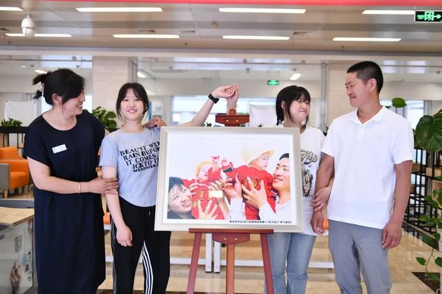 四川首例成功分离连体双胞胎姐妹已经高考啦!(图2) nEO_IMG_6.jpg