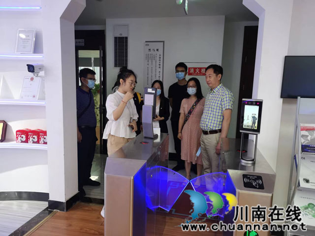 民盟泸县基层委员会调研“成渝地区双城经济圈建设”(图2) 民盟泸县基层委员会赴泸州高新区考察学习1.jpg