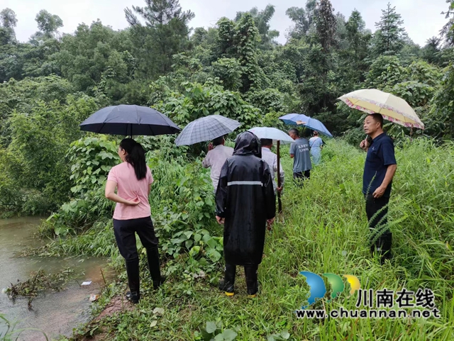 泸县牛滩镇:暴雨中,乡贤在行动(图3) 微信图片_20220624110110.jpg