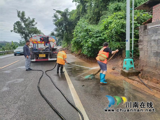泸县综合行政执法局:积极应对强降雨天气,筑牢城市防汛安全网(图3) 微信图片_20220627162625.jpg