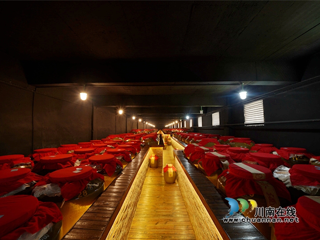 不着急“出圈”的怡壶酒 高端酱酒市场的“搅局者”?(图5) 封坛区.jpg