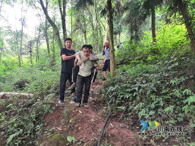 合江大山深处上演“生死时速”!聋哑残疾人滑坡受伤获救(图4) 人4.jpg