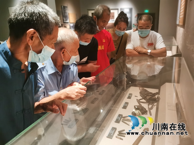 龙马潭区鱼塘街道民权社区开展学史力行践初心暨庆七·一党日活动(图2) 微信图片_20220704184701.jpg