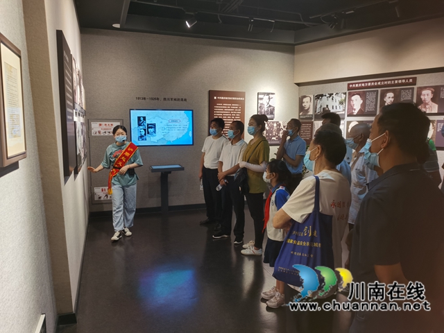 龙马潭区鱼塘街道民权社区开展学史力行践初心暨庆七·一党日活动(图1) 微信图片_20220704184644.jpg