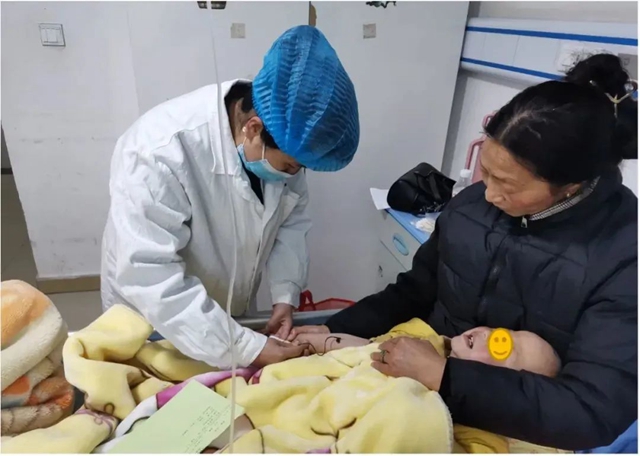 高原上的乡城县人民医院,来了一位“眼睛弯弯的护士阿姨”(图1) 1.jpg