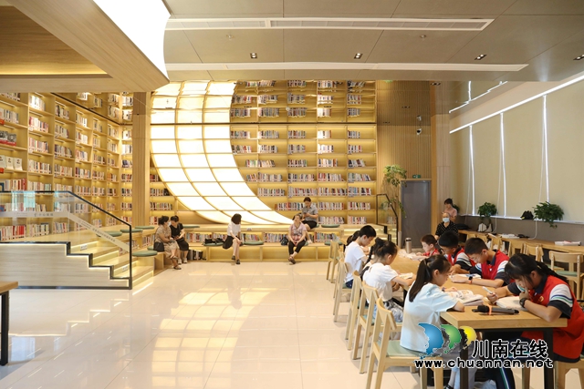 “这有光”24小时城市书房 (2).JPG