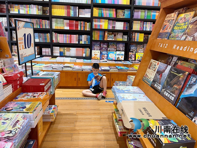 龙马潭:暑期阅读“热”,书香润心爽(图8) 万达西西弗书店.jpg