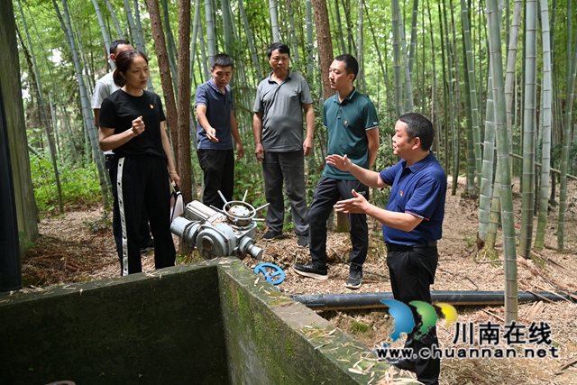 现场办公解决技术难题.JPG