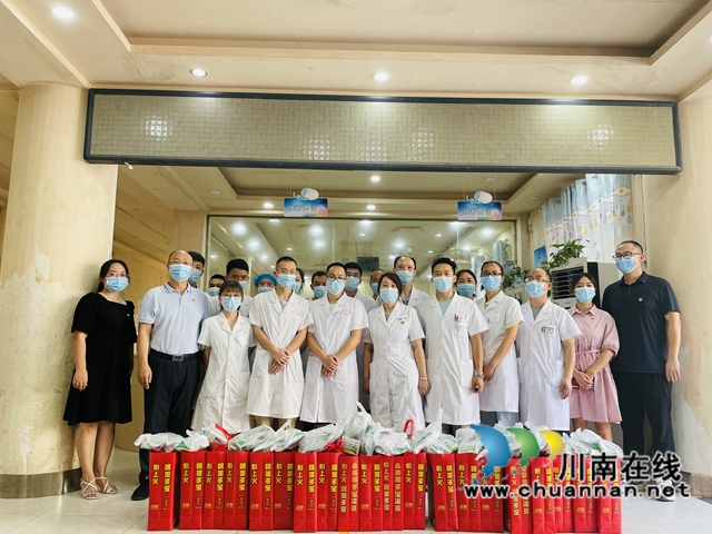 酷暑送清凉,关爱鼓干劲!泸县立石镇党委书记艾斌带队送“清凉”(图6) 图片6.jpg