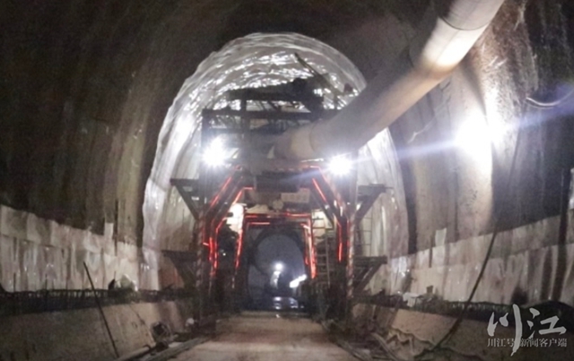 隆黄铁路大山坪隧道顺利贯通