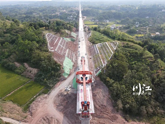 首战告捷！渝昆高铁跨省箱梁架设作业将全面展开