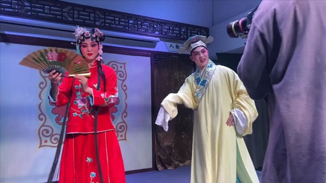 跳走压力 嗨翻屋顶!神曲《跳跳歌》来了(图5) 5.jpg