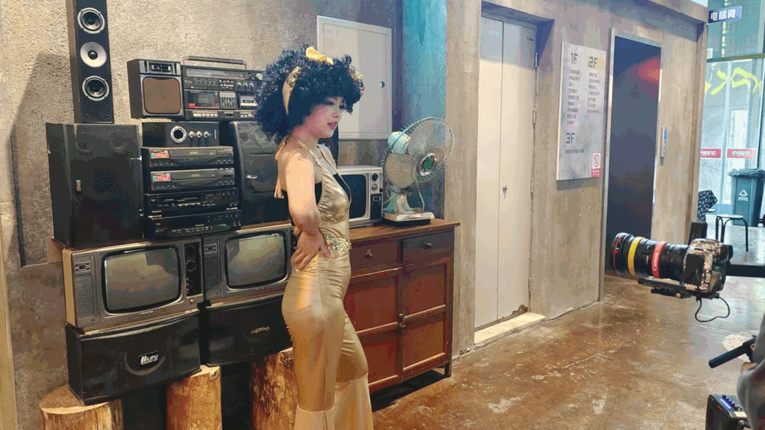 跳走压力 嗨翻屋顶!神曲《跳跳歌》来了(图10) 10.gif