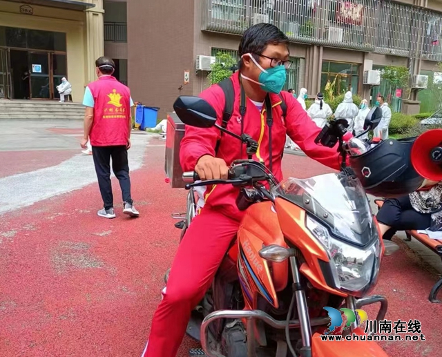 红色的“胖娃”好能干！泸州篮协联盟主席罗文飞奔在抗疫一线