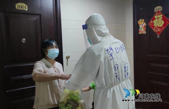 龙马潭区退役军人、鱼塘街道望山坪社区副主任吴君：“疫”不容辞再冲锋