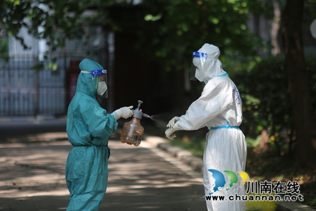 罗飞:白衣战士再冲锋,“她为我们拉起了一道抗疫安全的防线!”(图7) 7.jpg