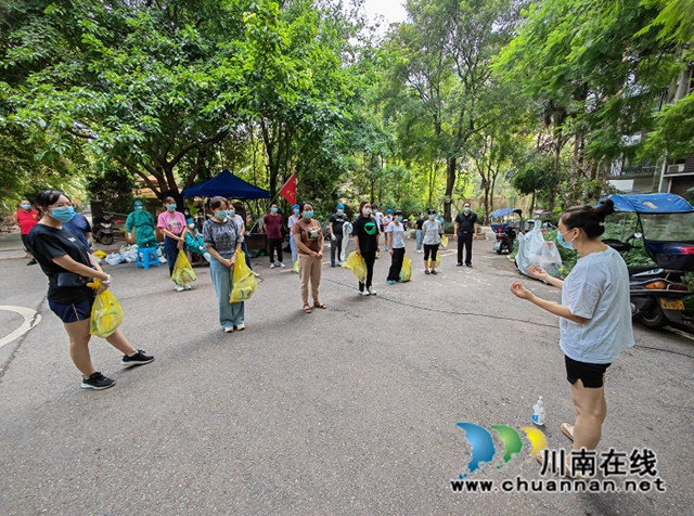 罗飞:白衣战士再冲锋,“她为我们拉起了一道抗疫安全的防线!”(图5) 5.jpg