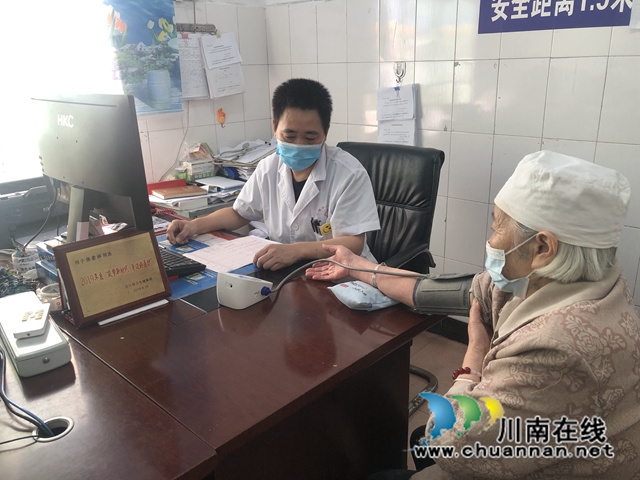 合江县先滩镇： 一位基层医生，成了许多群众的“疫”靠