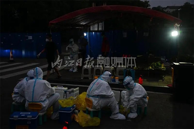 转运样本、协助“追阳”！内江千余的哥、驾驶员24小时鏖战“疫”线