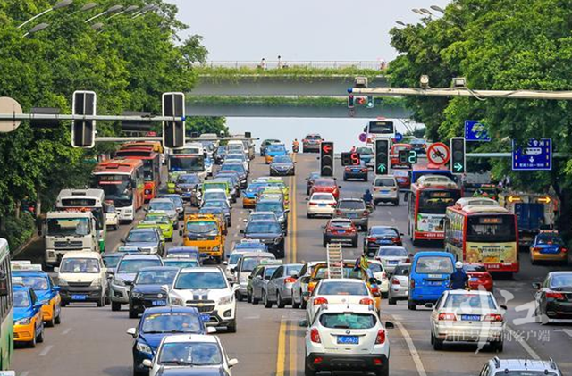 国庆哪里不堵车?请打开这份泸州“出行宝典”(图1) 车.png