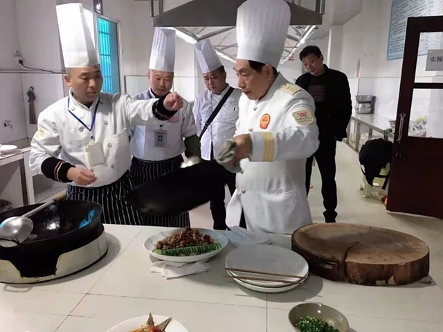 内江，有一群专为美食而“生”的“甜城大厨”