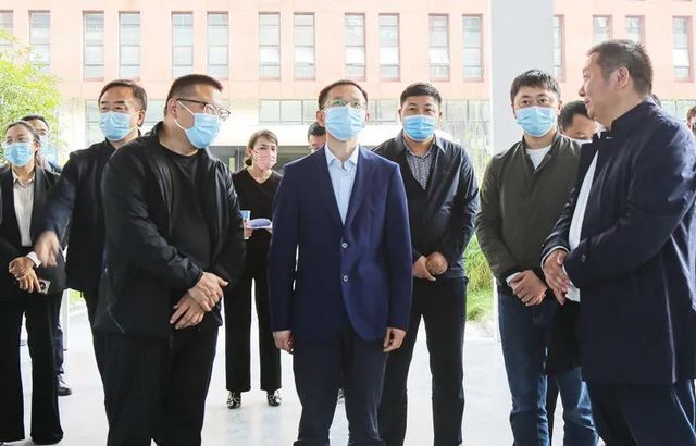 李堂兵带队调研纳溪区新的社会阶层人士和网络统战工作