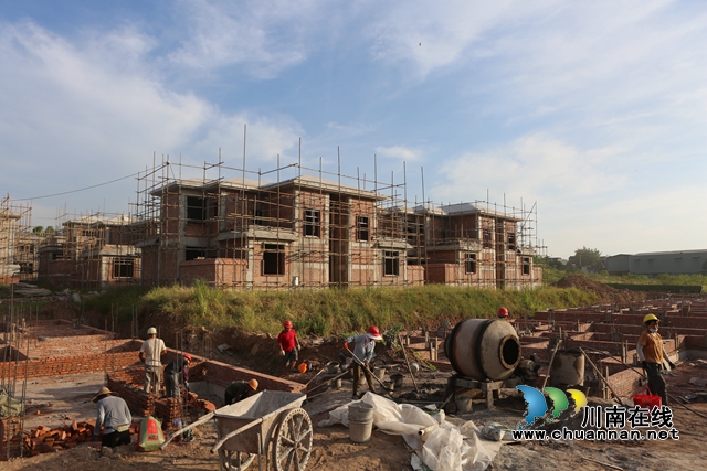得胜镇上顶山村灾后新村建设现场（曾佐然摄）.JPG