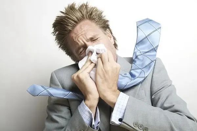 【注意】一把鼻涕、一把泪……男子终于遭不住了！