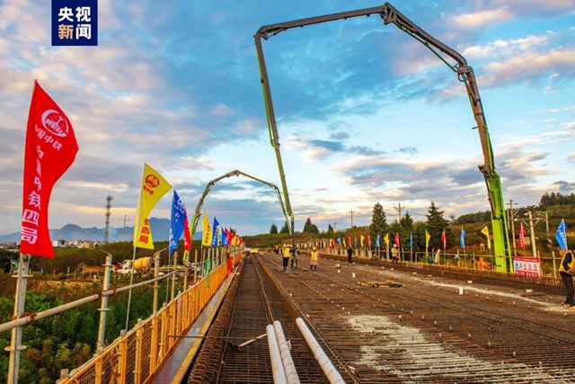 渝昆高铁建设有重大进展！成都至昆明坐火车更快了